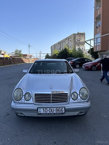 Mercedes E 240