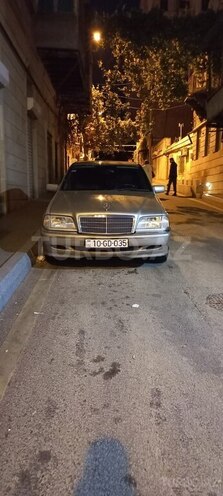 Mercedes C 180