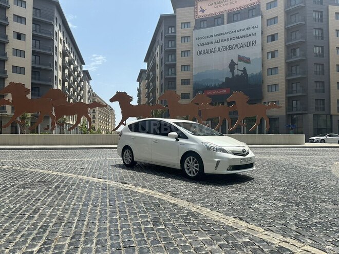 Toyota Prius V