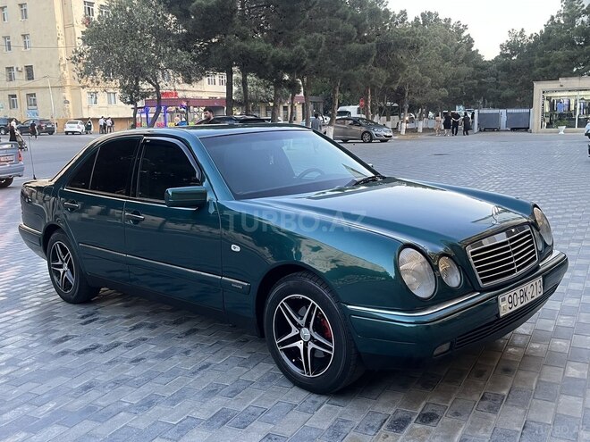 Mercedes E 230