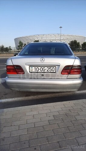 Mercedes E 240