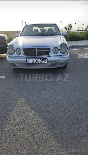 Mercedes E 240