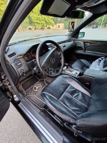 Mercedes E 240