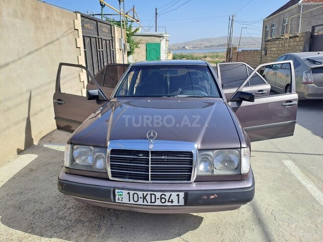 Mercedes E 200