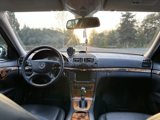 Mercedes E 350 2007, 208,000 km - 3.5 l - Yevlax