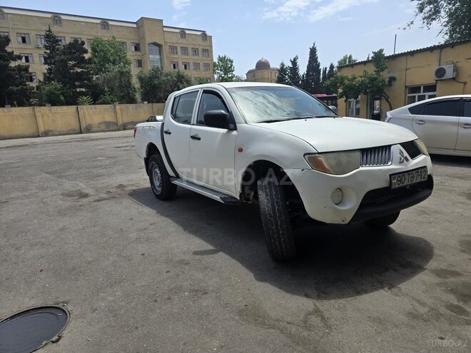 Mitsubishi L200 2006, 250,000 km - 2.5 l - Bakı