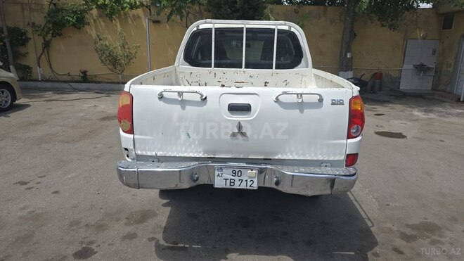 Mitsubishi L200 2006, 250,000 km - 2.5 l - Bakı