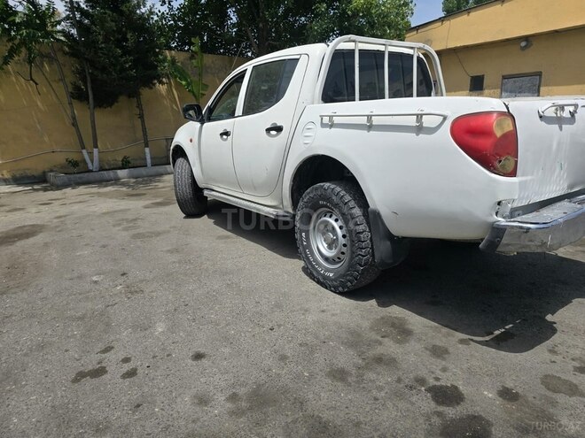Mitsubishi L200 2006, 250,000 km - 2.5 l - Bakı