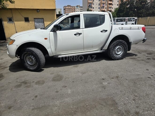 Mitsubishi L200 2006, 250,000 km - 2.5 l - Bakı