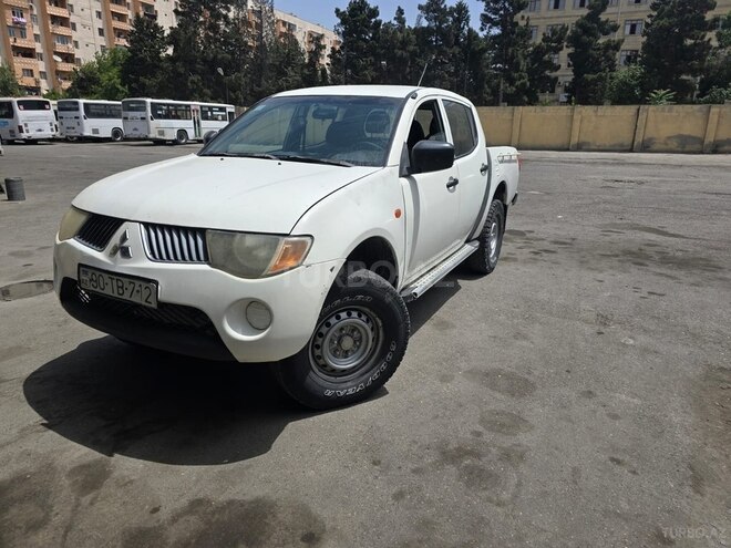 Mitsubishi L200 2006, 250,000 km - 2.5 l - Bakı
