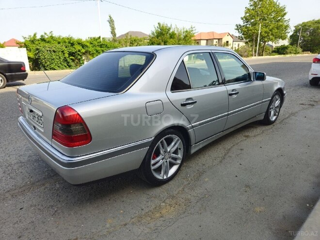 Mercedes C 200