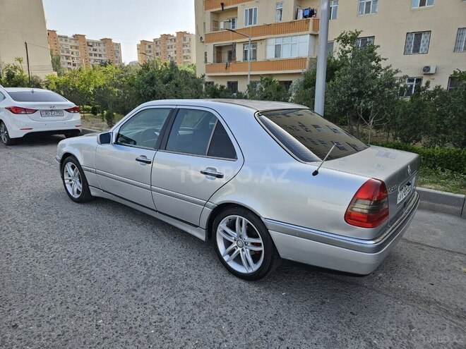 Mercedes C 200