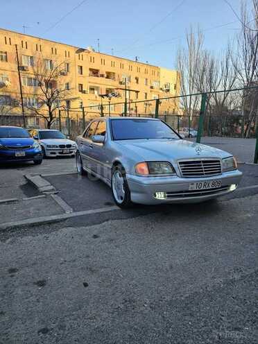 Mercedes C 240