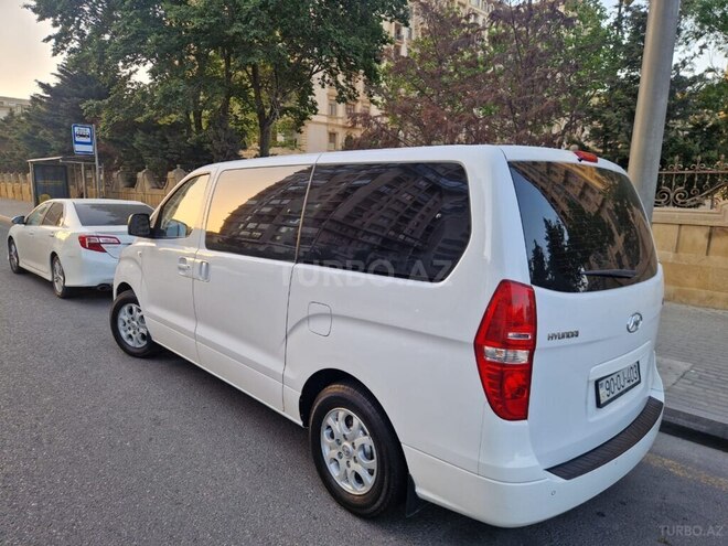 Hyundai H-1