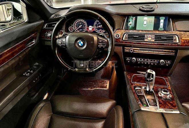 BMW 740