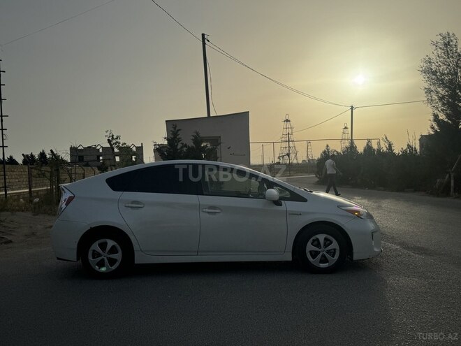 Toyota Prius 2014, 300,000 km - 1.8 л - Bakı