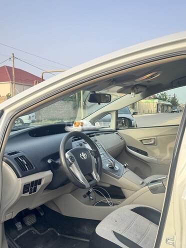 Toyota Prius 2014, 300,000 km - 1.8 л - Bakı