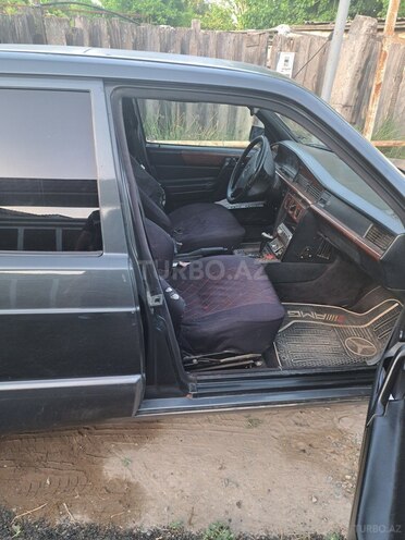 Mercedes 190 1992, 426,000 km - 2.3 l - Sabirabad