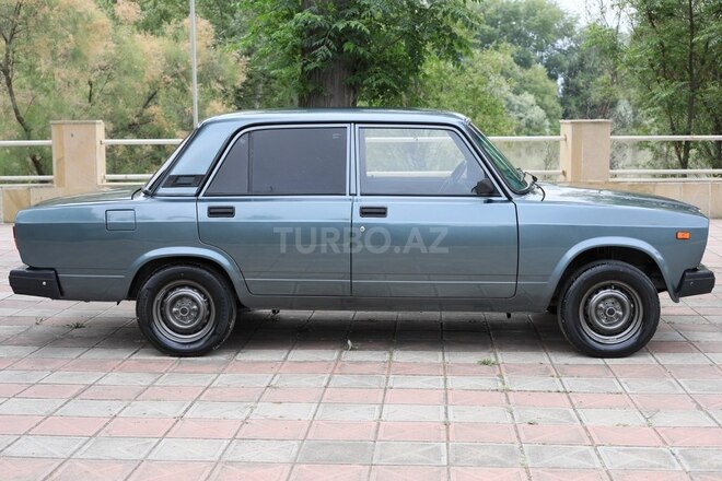 LADA (VAZ) 2107