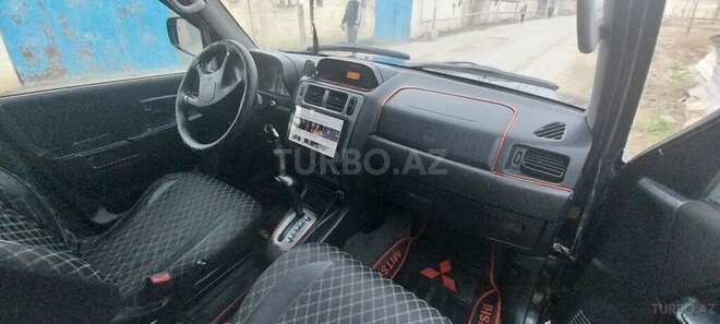 Mitsubishi Pajero io