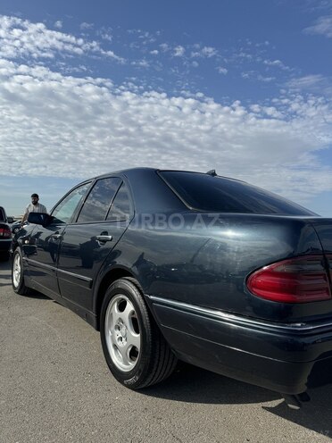 Mercedes E 240