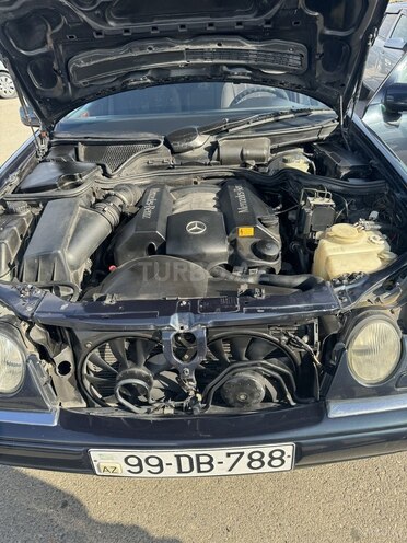 Mercedes E 240