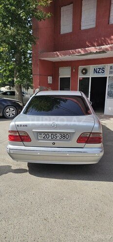 Mercedes E 240