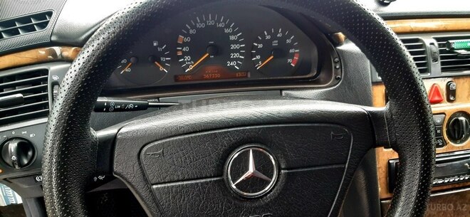 Mercedes E 240 1998, 393,016 km - 2.4 l - Bakı