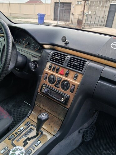Mercedes E 240 1998, 393,016 km - 2.4 l - Bakı