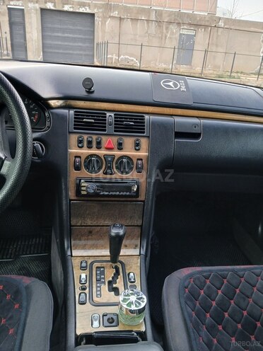 Mercedes E 240 1998, 393,016 km - 2.4 l - Bakı