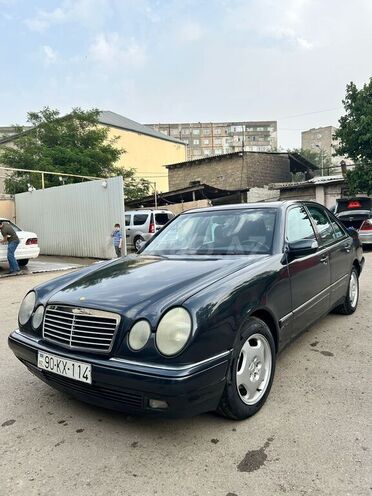 Mercedes E 230