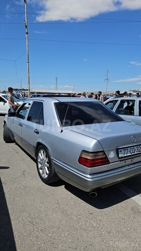 Mercedes E 200