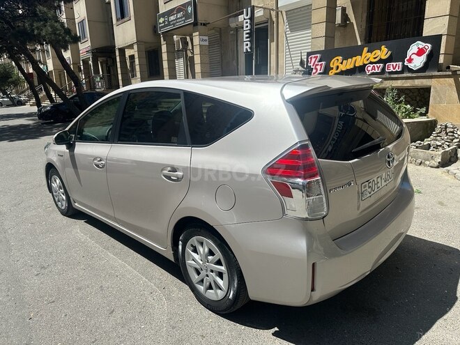 Toyota Prius V