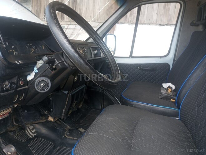 GAZ 3302-744 2001, 450,000 km - 2.4 l - Quba
