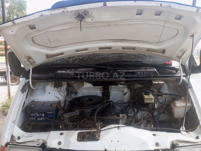 GAZ 3302-744 2001, 450,000 km - 2.4 l - Quba