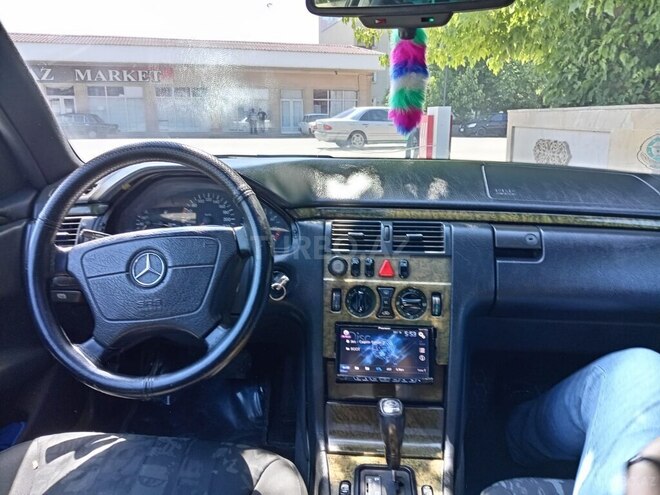 Mercedes E 230 1996, 412,000 km - 2.3 l - Sabirabad