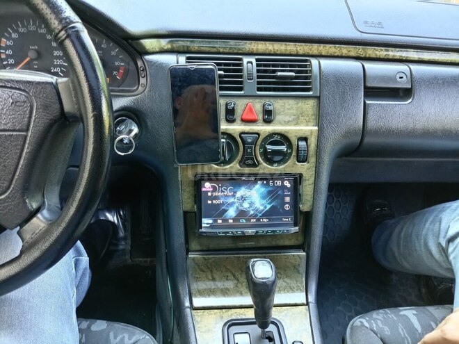 Mercedes E 230 1996, 412,000 km - 2.3 l - Sabirabad