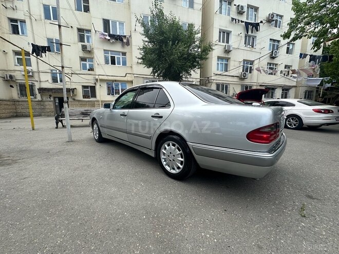 Mercedes E 230