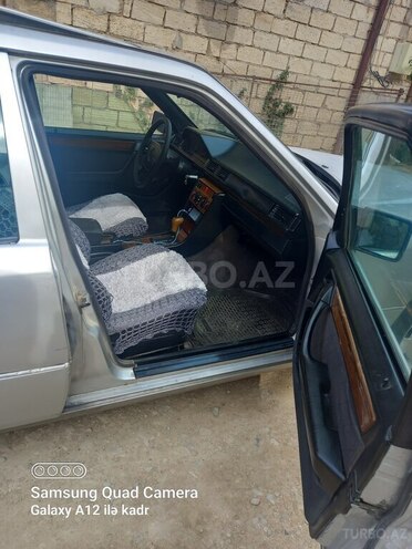 Mercedes E 250 1990, 523,652 km - 2.5 l - Bakı