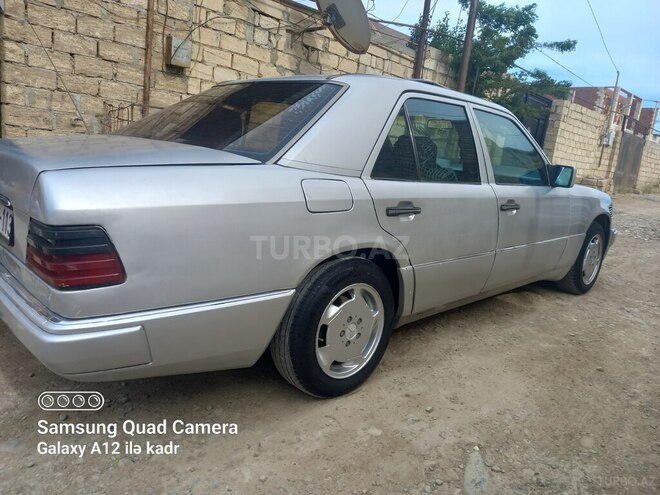 Mercedes E 250 1990, 523,652 km - 2.5 l - Bakı