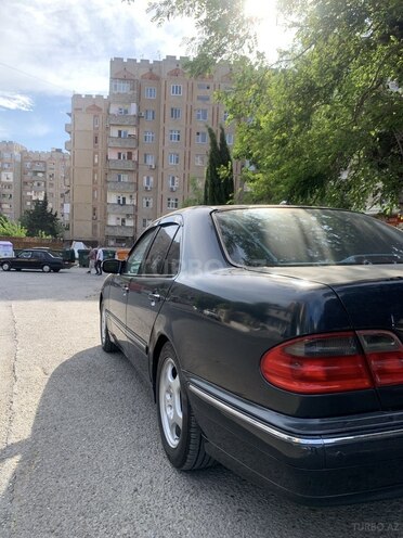 Mercedes E 320