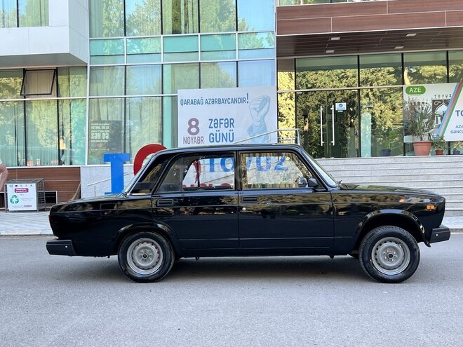 LADA (VAZ) 2107