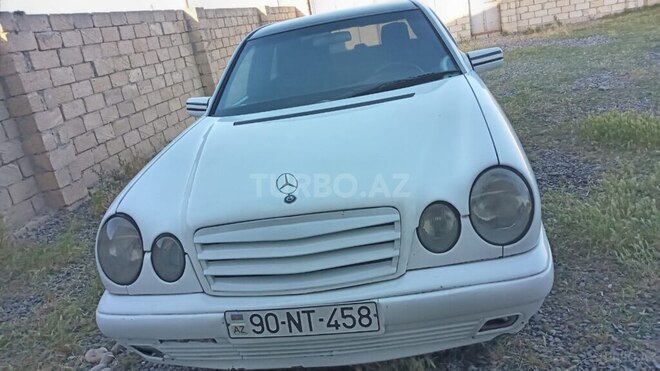 Mercedes E 230