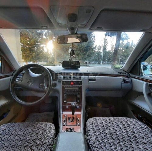 Mercedes E 220 d 1999, 421,000 km - 2.2 л - İmişli