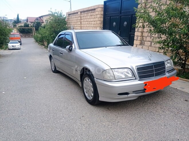 Mercedes C 180