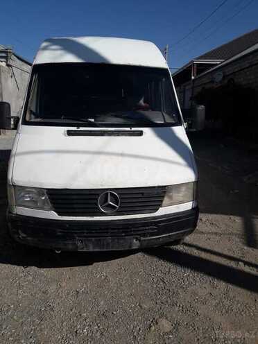 Mercedes Sprinter 208