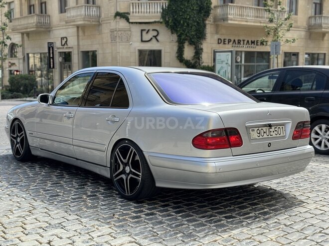 Mercedes E 240