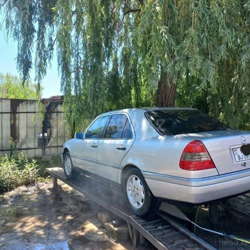 Mercedes C 230 1997, 421,749 km - 2.3 l - Yevlax