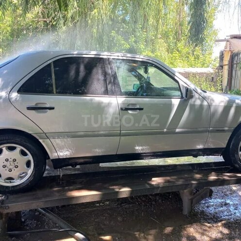 Mercedes C 230 1997, 421,749 km - 2.3 l - Yevlax