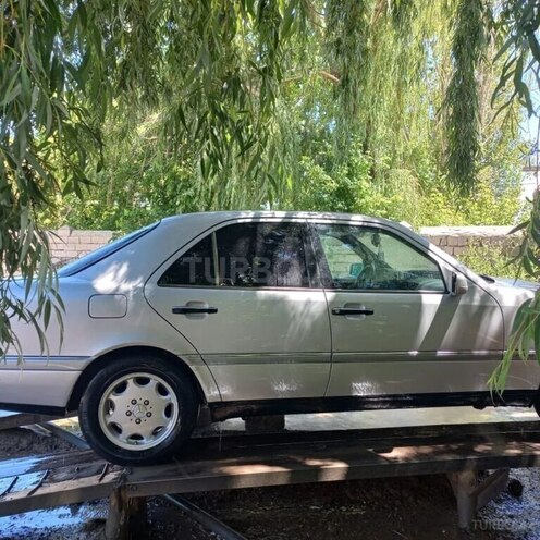 Mercedes C 230 1997, 421,749 km - 2.3 l - Yevlax